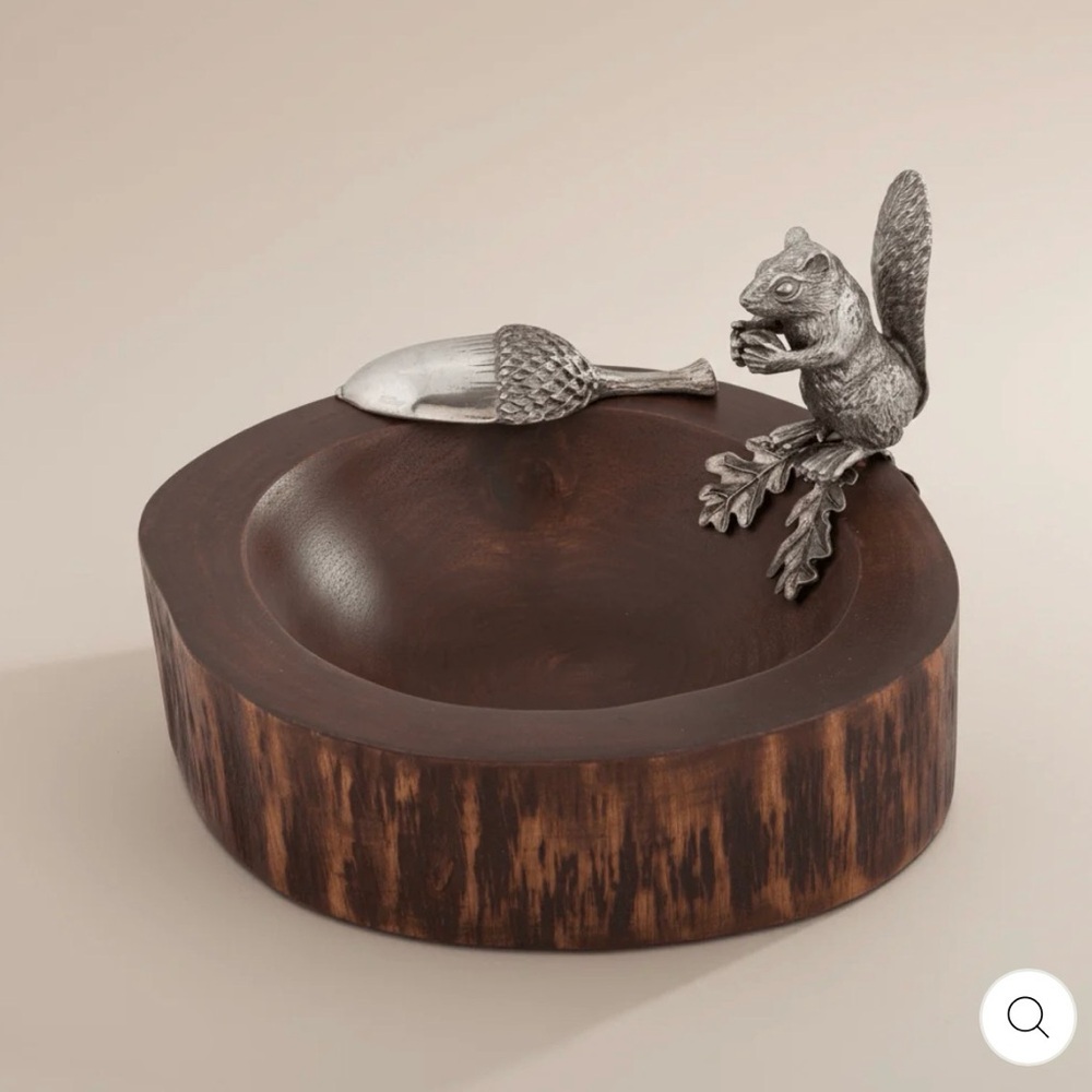 Standing squirrel (pewter) nut bowl (mango wood) with scoop.